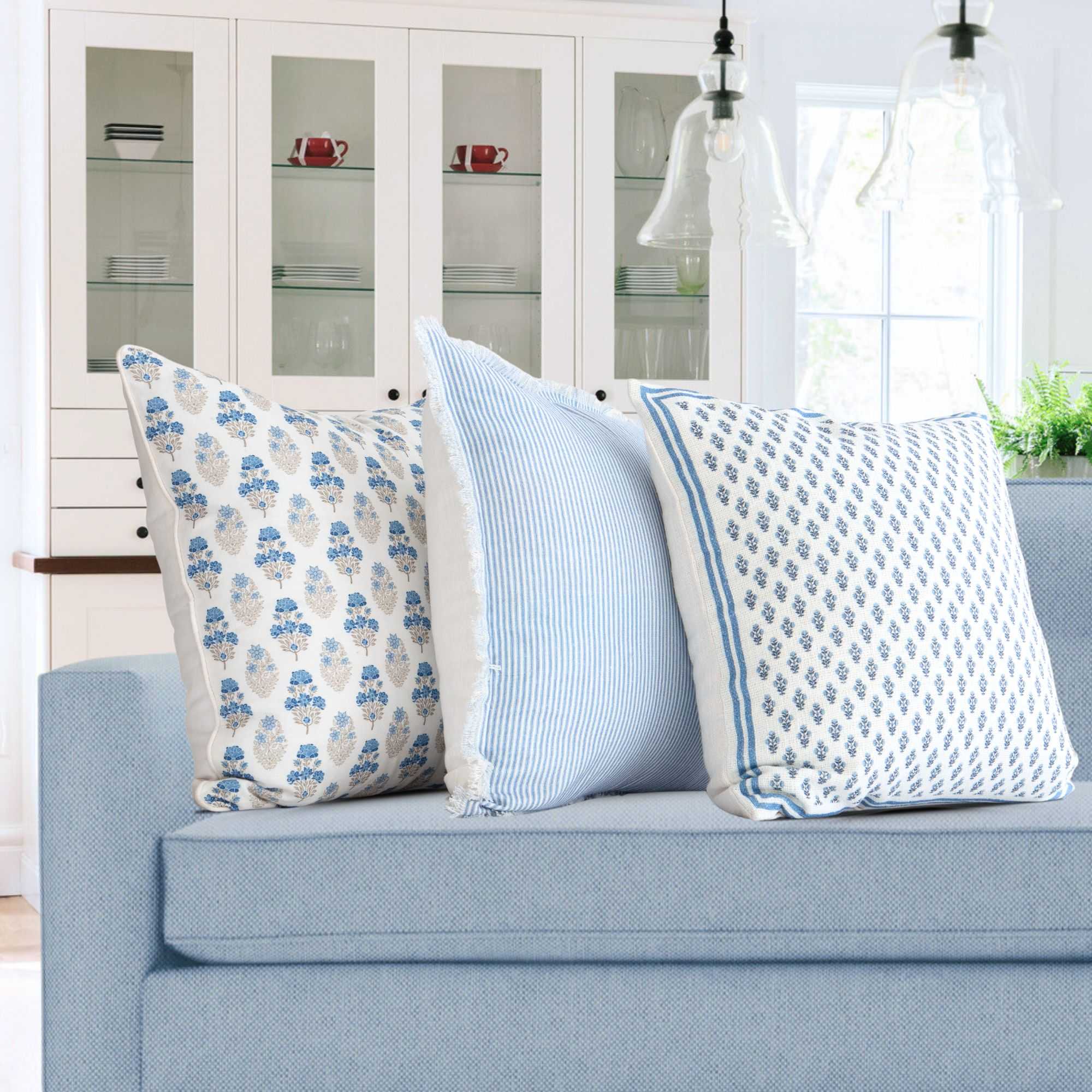 decorative pillows and throws